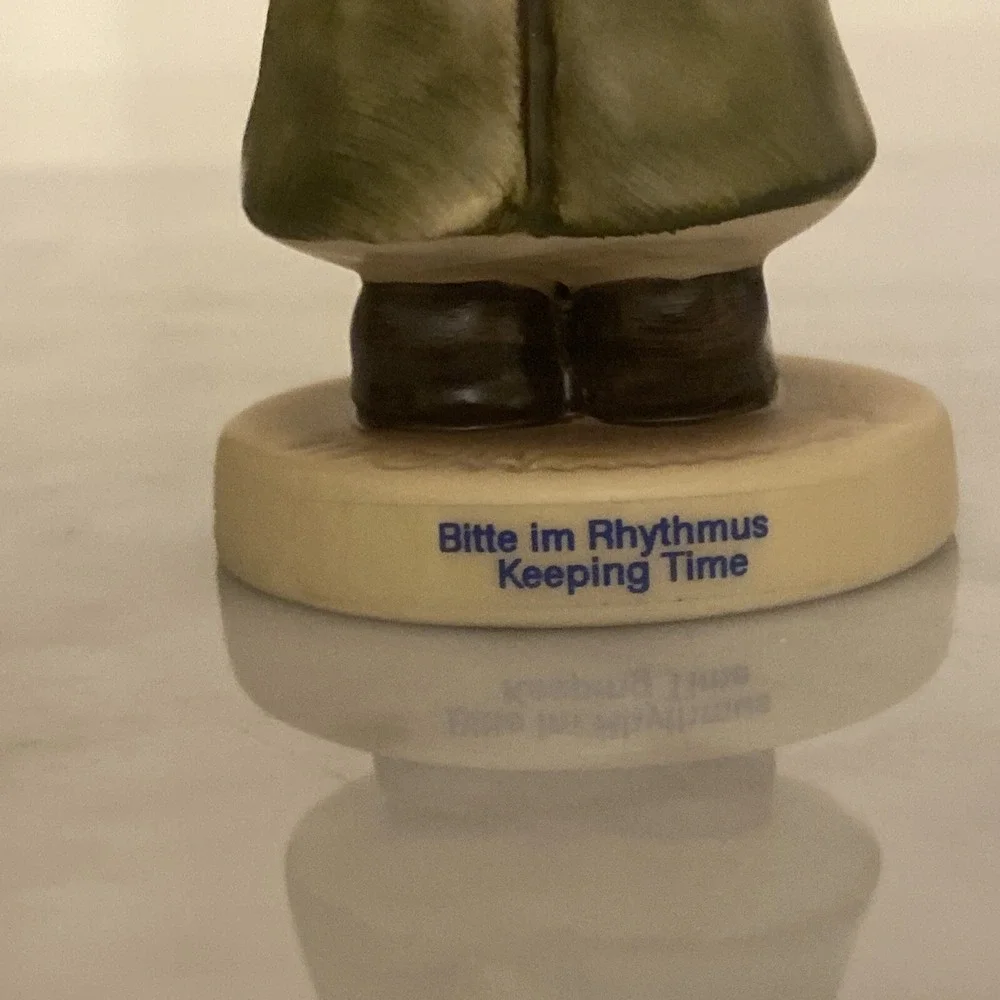 Hummel Club Membership Figurine - Keeping Time - Mint in Box 4
